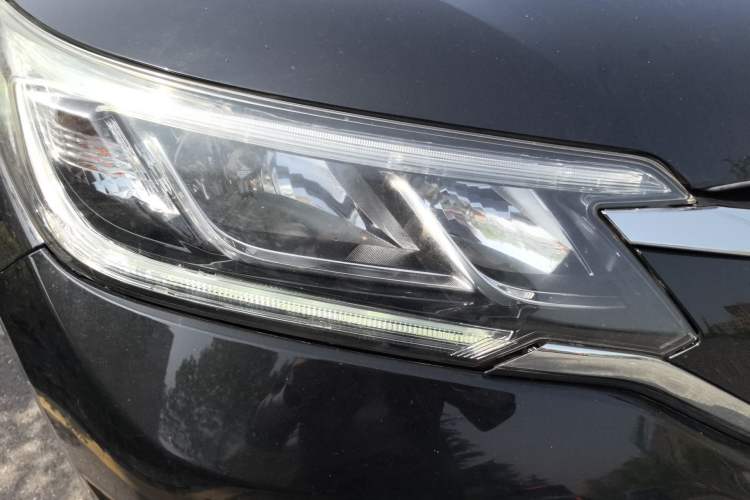 Used Honda CR-V 2016 2.0L two-wheel drive Urban Edition Right Front Headlight