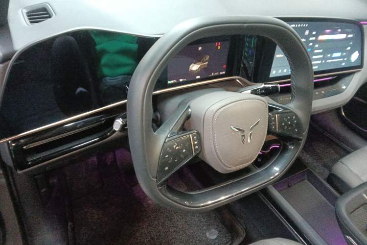 Used Hongqi EH7 2024 690 Pro Center Console