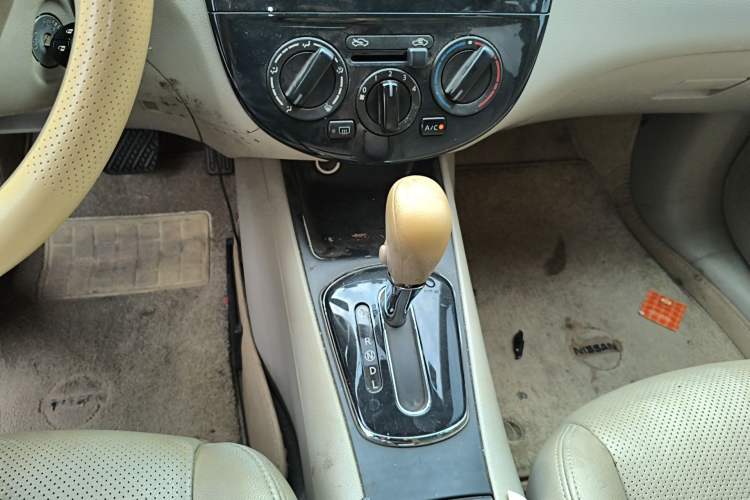 Used Nissan Tiida 2011 1.6L CVT Comfort Model Gear Lever