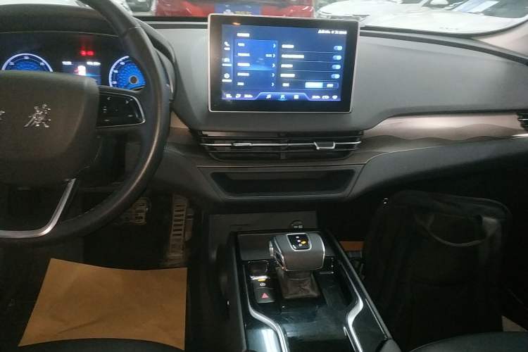 Used Hongqi E-QM5 2024 450km Range Commuter Version
