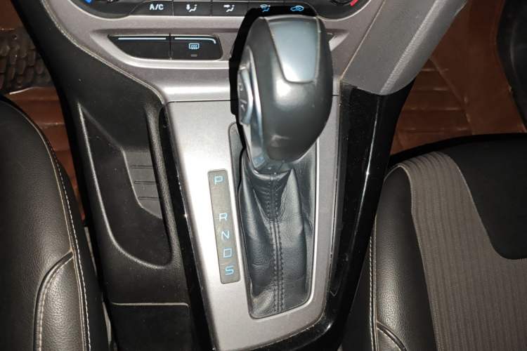 Used Ford Focus 2012 Hatchback 1.6L Automatic Fashion Edition Gear Lever