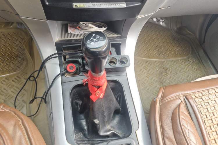 Used GAC Gonow Caiyun 100 2009 2.2T Laidong Diesel Economical Short Cargo Box Gear Lever