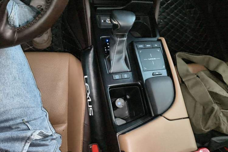 Used Lexus ES 2018 200 Excellence Edition China V Standard
