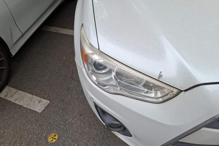 Used Mitsubishi ASX 2013 2.0L CVT Two-Wheel Drive Elite Edition Right Front Headlight