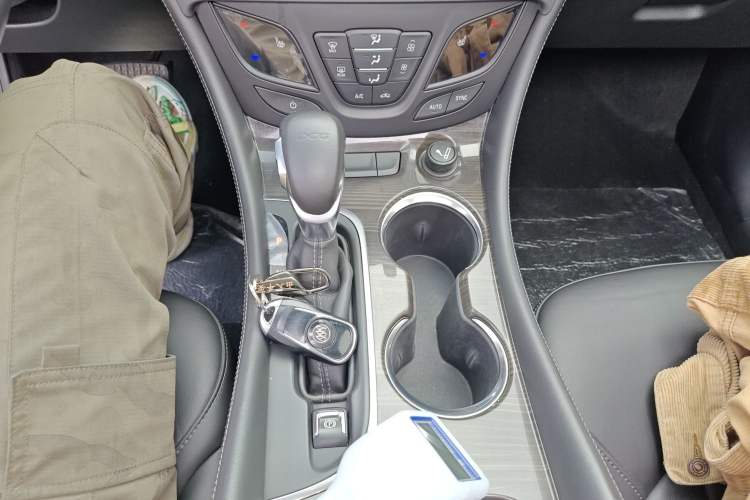 Used Buick Envision 2018 20T Two-Wheel-Drive Elite Model Gear Lever