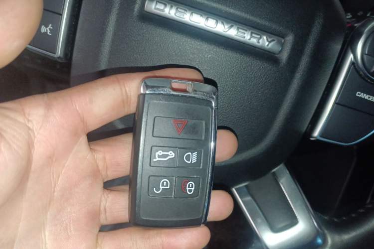 Used Land Rover Discovery 2018 3.0 SC V6 SE Vehicle Key