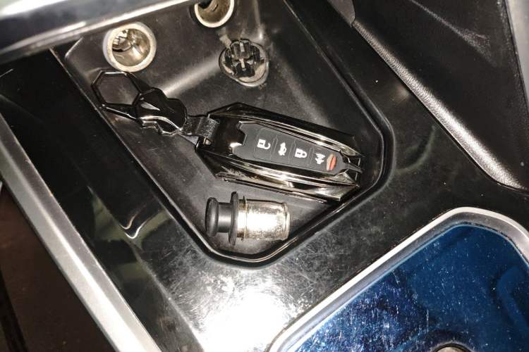 Used Haval H6 2017 Red-Label 1.3T Automatic Two-Wheel Drive ZhiShang Model Interior 1