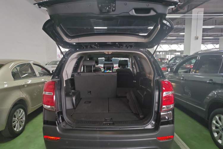 Used Chevrolet Captiva 2015 2.4L Two-Wheel Drive Urban Version 7 Seats Trunk