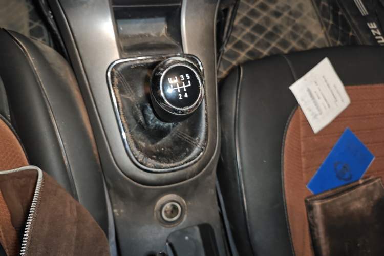 Used Chevrolet Cruze 2015 1.5L Classic SL MT Gear Lever