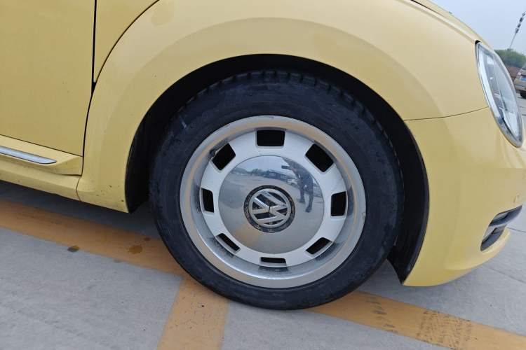 Used Volkswagen Beetle 2013 1.4TSI Fashion Edition Right Front Wheel Hub