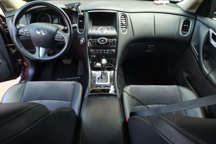 Used Infiniti QX50 2015 2.5L Comfort Edition Center Console