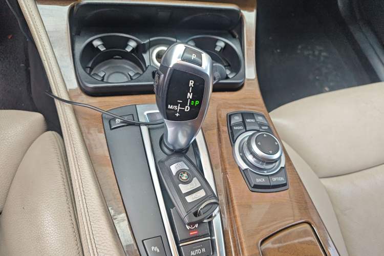 Used BMW 5 Series 2011 528Li Leading Model
