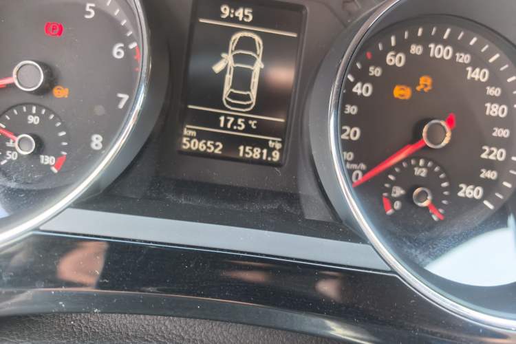 Used Volkswagen Sagitar 2015 230TSI Manual Luxury Edition
