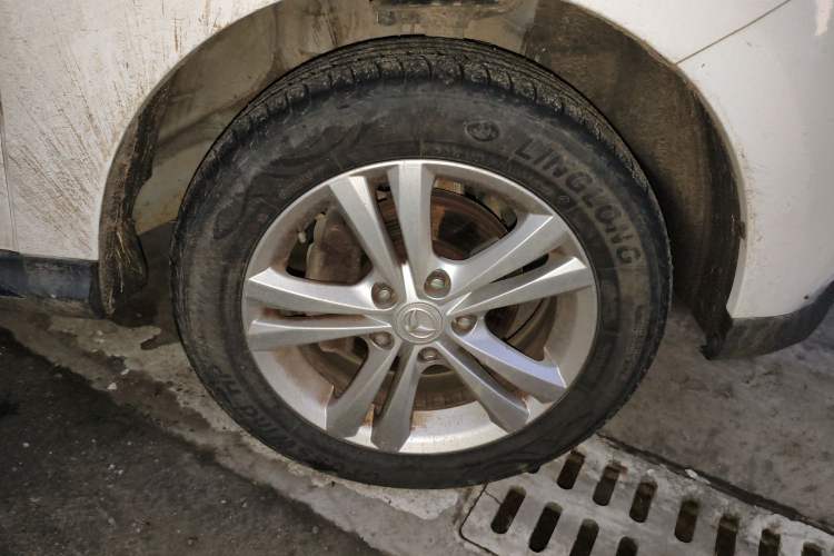 Used HYOSOW H3 2015 1.5L manual luxury version
