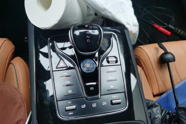 Used BYD Tang New Energy 2022 DM-p 215KM Four-Wheel Drive Flagship Model
