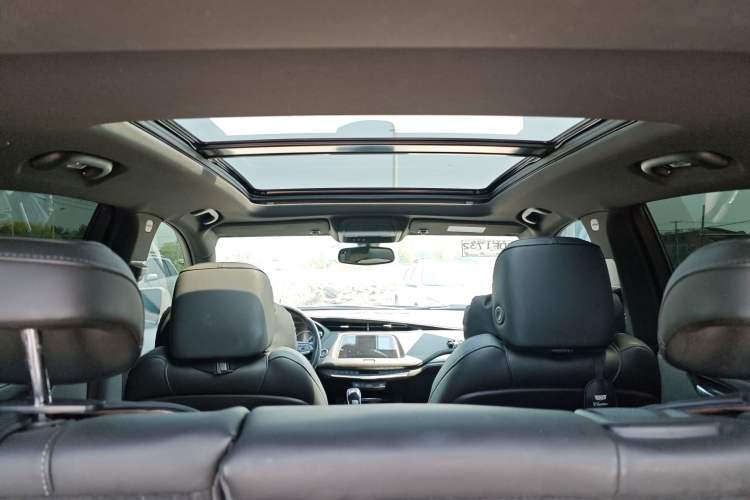 Used Cadillac XT4 2021 28T Two-Wheel Drive Luxury Version Headliner