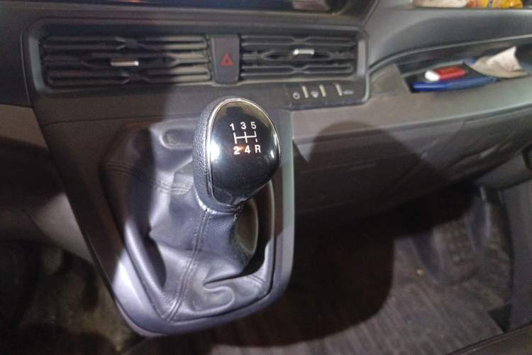 Used Ford Transit 2023 2.0T Diesel Manual Multifunction Commercial Vehicle Short Wheelbase Low Roof 5/6 Seats
