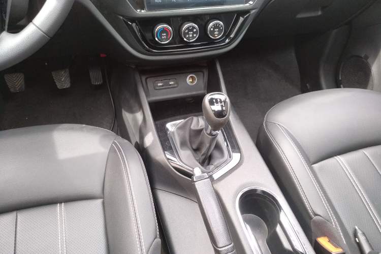 Used Soueast DX3 2022 1.5L Manual Luxury Version Gear Lever