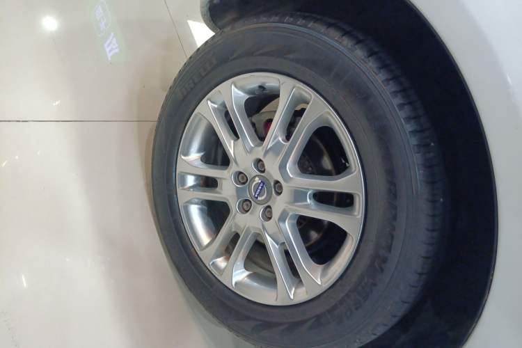 Used Volvo XC60 2016 T5 Smart Upgrade Model Right Rear Wheel Hub