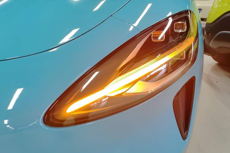 Used Xiaomi Auto SU7 2024 Four-Wheel Drive Ultra-Long Range Advanced Intelligent Driving Max Edition Left Front Headlight