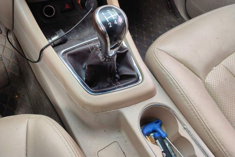 Used Baojun 730 2014 1.5L manual Comfort ESP version 7 seats Gear Lever