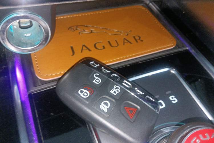 Used Jaguar XFL 2020 XFL 2.0T P200 Two-Wheel-Drive Elite Edition Vehicle Key