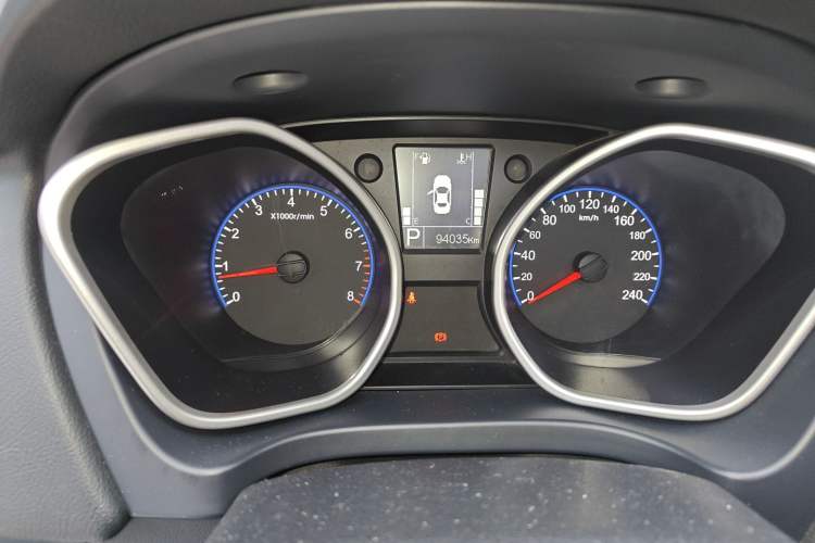 Used Geely Auto GX7 2015 Sport Edition 2.0L Automatic Luxury Model Odometer Close Up