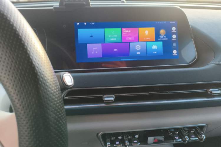 Used ORA Good Cat 2023 401 km Standard Range Luxury Version Lithium Iron Phosphate