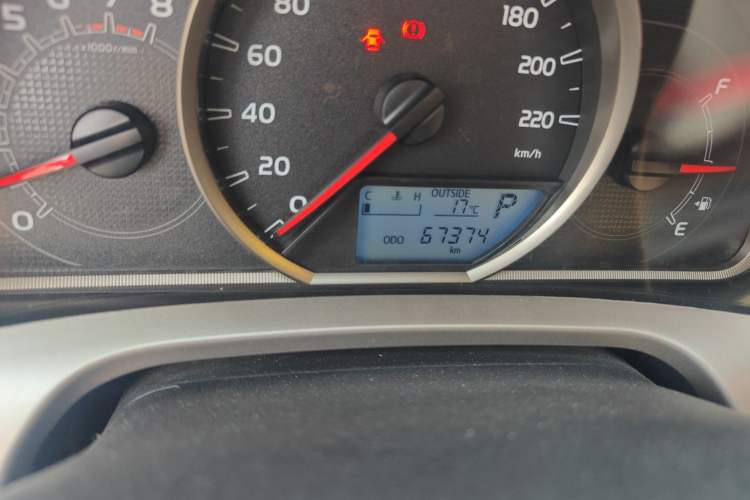 Used Toyota RAV4 2015 2.0L CVT Two-Wheel Drive Fashion Edition Odometer Close Up