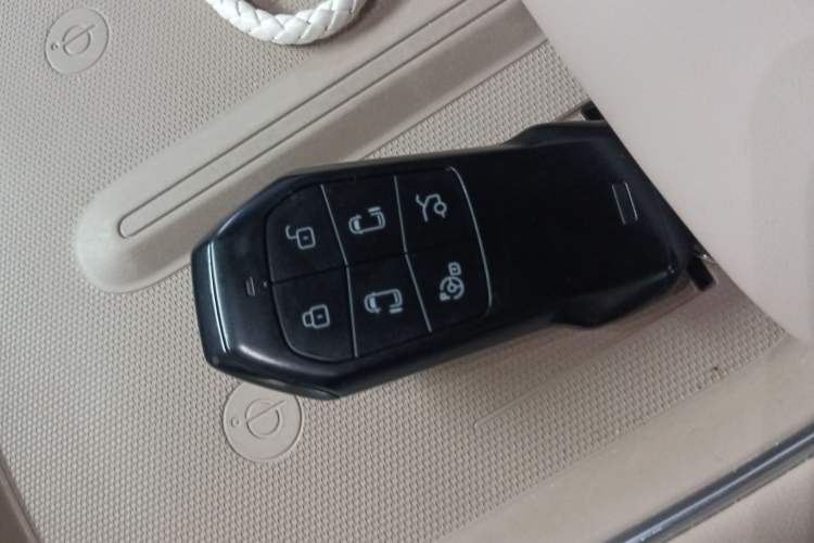 Used XPeng X9 2024 702 Ultra-Long Range Pro
