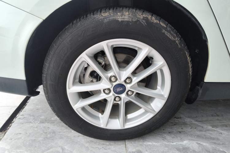 Used Ford Focus 2017 Sedan 1.6L Automatic Fashion Edition Smart Drive Version
