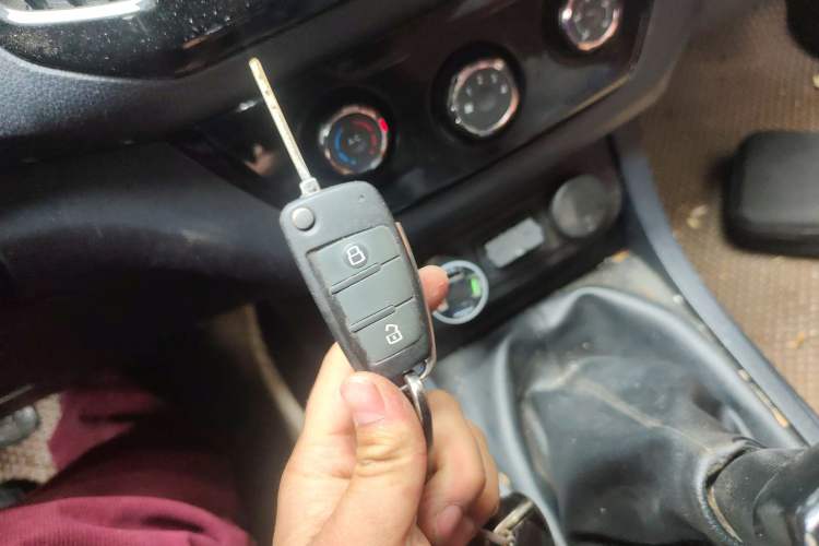 Used Isuzu JLM 2017 2.0T Two-Wheel Drive Advanced Version 4K21D4T Vehicle Key