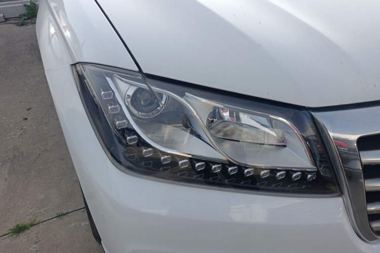 Used Haval H2 2016 Red Label 1.5T Manual Two-Wheel Drive Urban Edition Exterior 3