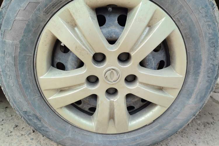 Used FORTHING Lingzhi 2020 M5L 1.6L Utility Model Right Front Wheel Hub