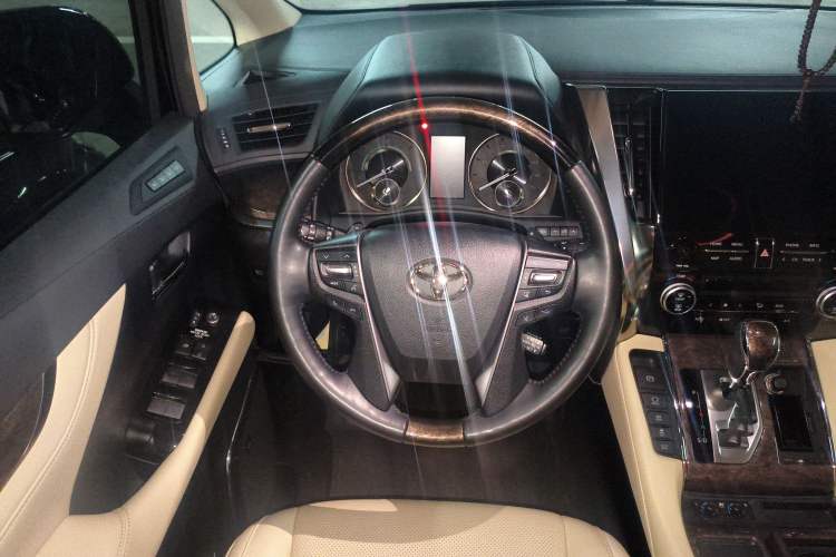 Used Toyota Vellfire 2021 Crown Dual-Engine 2.5L HV Supreme Edition Steering Wheel