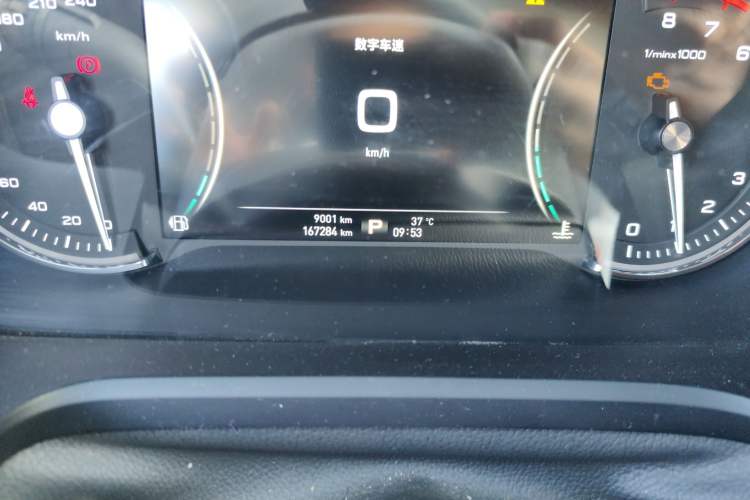 Used Roewe RX5 2016 30T Two-Wheel Drive Automatic Internet Smart Edition
