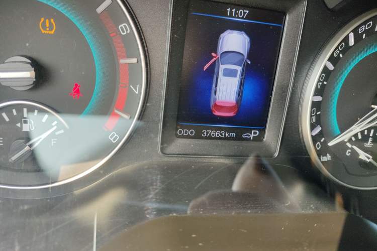 Used Haval H2 2015 1.5T Automatic Two-Wheel Drive Elite Edition Odometer Close Up