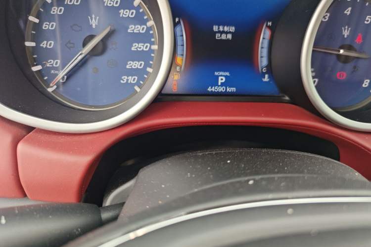 Used Maserati Ghibli 2019 3.0T Standard Version China V Emission Standard Odometer Close Up