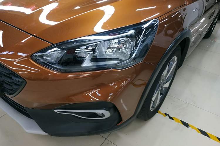 Used Ford Focus Active 2020 EcoBoost 180 Automatic Trendy Model Left Front Headlight