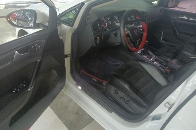 Used Volkswagen Golf 2018 230TSI Automatic Luxury Version Driver Seat