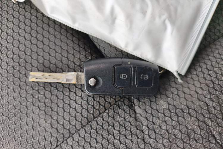 Used JMC Transit 2019 2.8T Commercial Version Long Wheelbase Mid-Roof 6-Seater Rear Single Tire China VI Emission Standard – JX493
