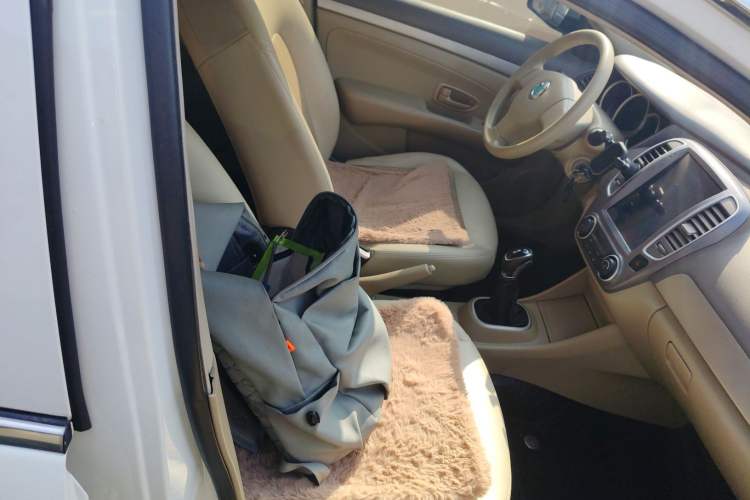 Used Dongfeng Junfeng E11K 2019 Standard Model
