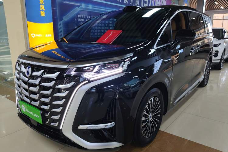 Used Denza D9 2025 DM-i Smart Drive 1020 Four-Wheel Drive Deluxe Model