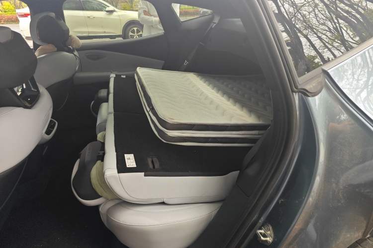 Used Lynk & Co Z10 2025 95 kWh 766 km Range Rear-Wheel Drive Max