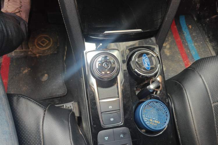 Used Ford Escape 2024 EcoBoost 245 Two-Wheel-Drive Titanium Edition Gear Lever