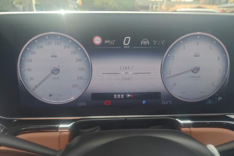 Used Mercedes-Benz Maybach S-Class 2023 S 480 4MATIC Odometer Close Up