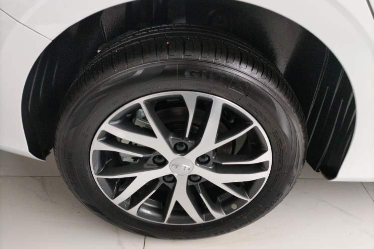 Used Geely Auto Emgrand 2026 Model 4th Generation 4 Millionth Anniversary Model 1.5L CVT Starry Edition Exterior 5