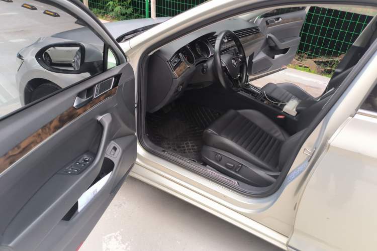 Used Volkswagen Magotan 2018 Facelift 330TSI DSG Luxury Model Driver Seat