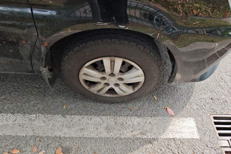 Used FORTHING Lingzhi 2023 M5L 1.6L Base Model 7 Seats Right Front Wheel Hub