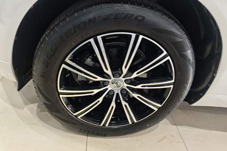 Used Volvo XC60 2020 T5 4x4 Smart Luxury Edition Exterior 4